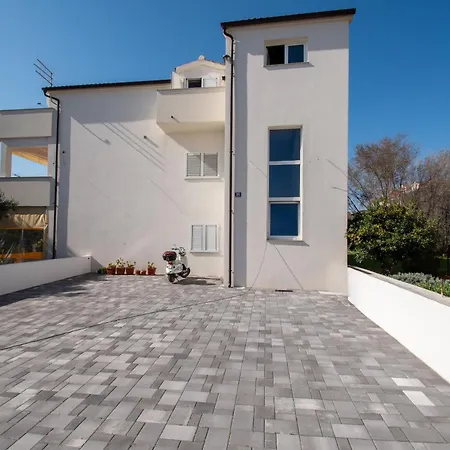 Jugo I Maestral Apartament *