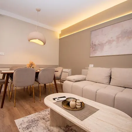 Jugo I Maestral Apartment *