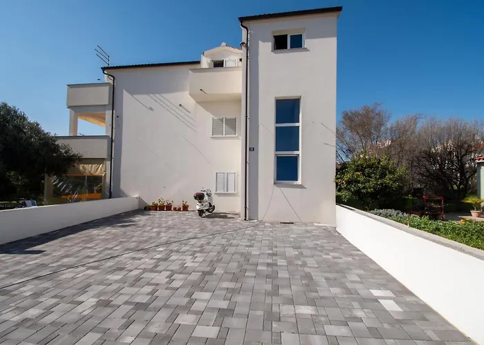 Jugo I Maestral Apartment *