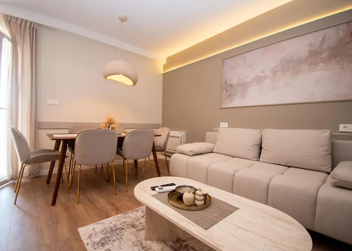 Jugo I Maestral Apartment *